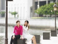 Date Thai Girl Side Walk