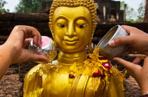 How your Thai girl celebrates Songkran Traditionally